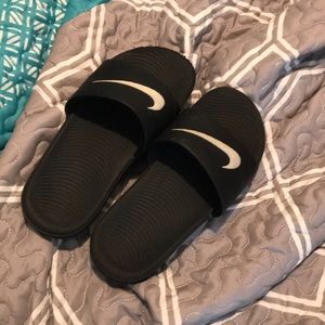 slide shoes for boys and girls! Good condition!!!